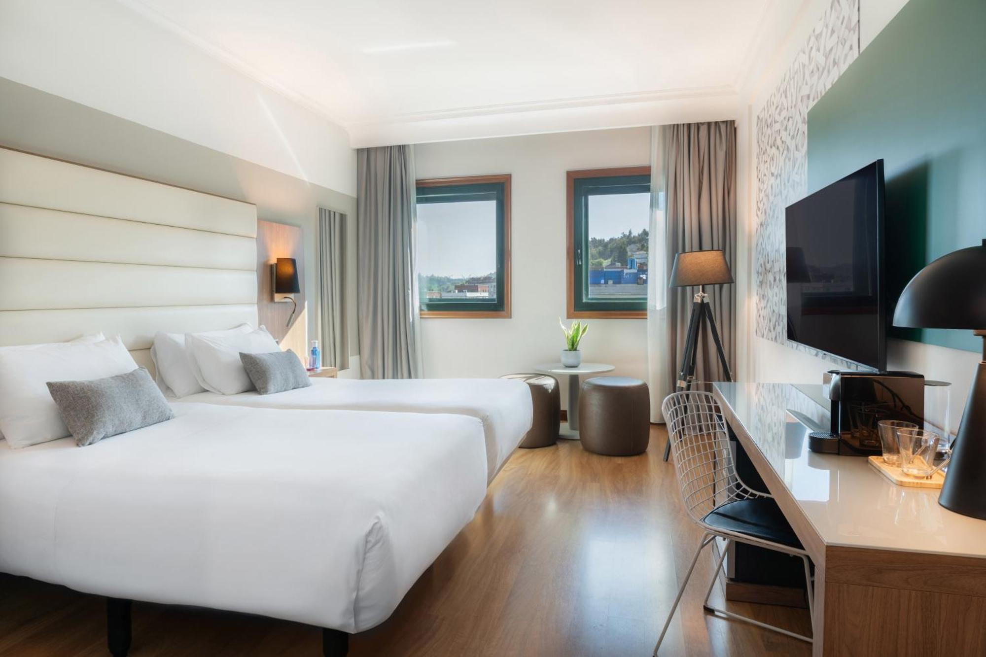 ทริป ซานติอาโก Hotel ซานติอาโก เด กอมโปสเตลา ภายนอก รูปภาพ